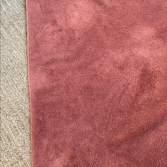 Luxurious Rose Bath Towel - Picture 4 of 10